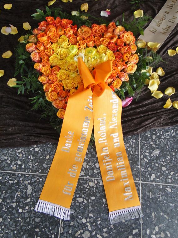 Blumenschmuck Trauerfeier Bensheim
