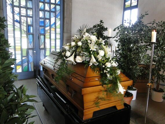 Blumenschmuck Trauerfeier Bensheim