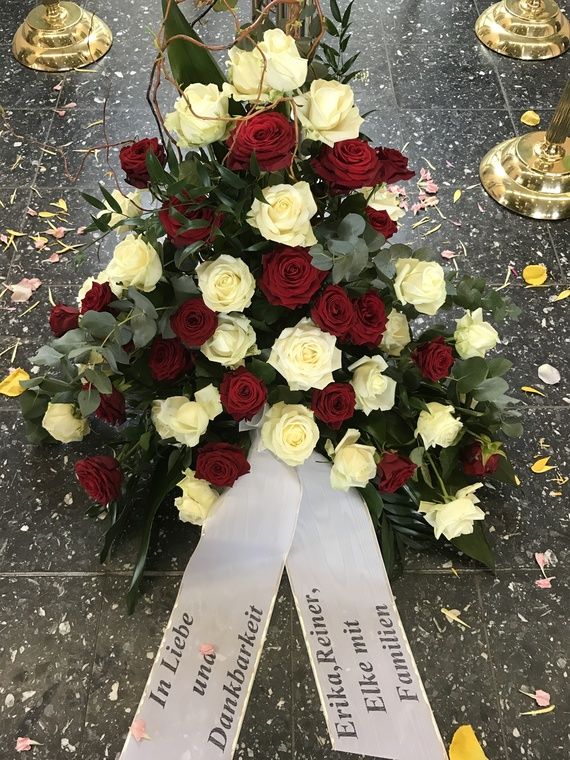 Blumenschmuck Trauerfeier Bensheim