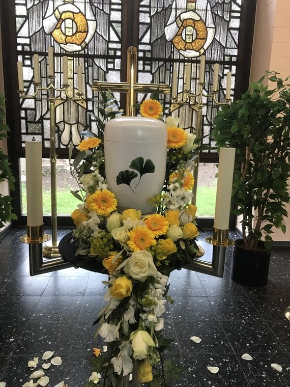 Urnen-Blumenschmuck Trauerfeier Bensheim