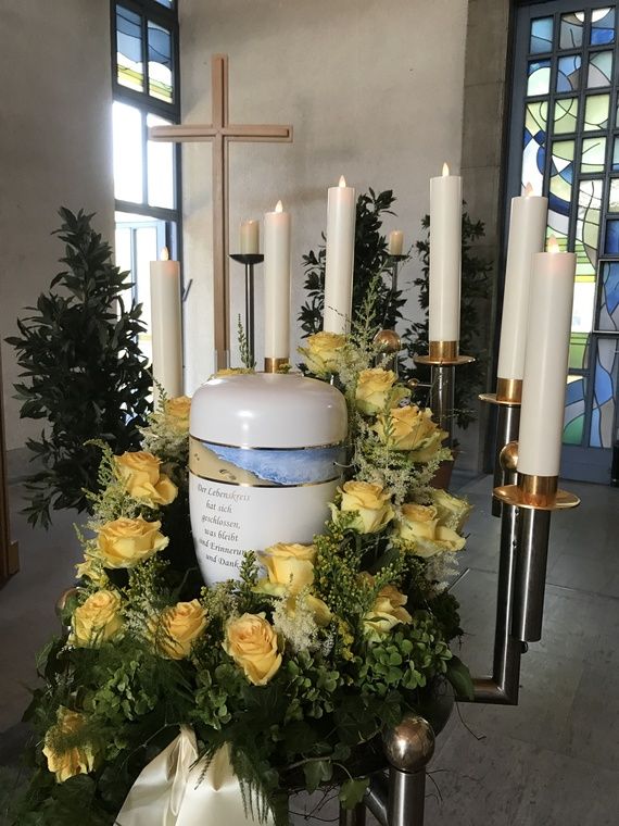 Blumenschmuck Trauerfeier Bensheim